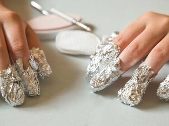 How to Take Off Acrylic Nails With Acetone