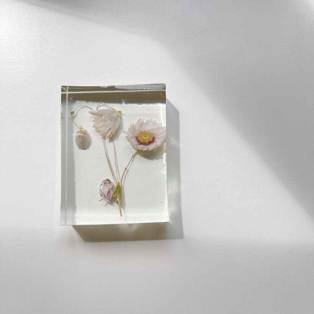 Preserve Flowers in Resin